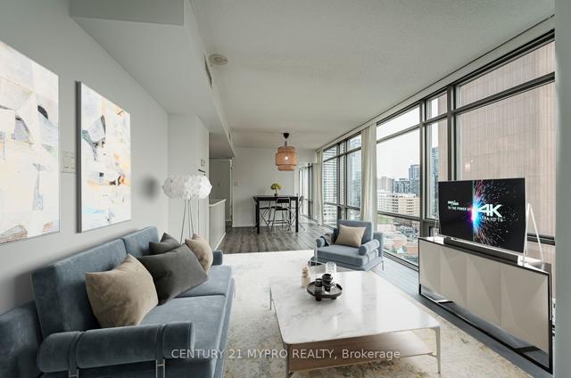 1707 - 38 Grenville St, Condo with 2 bedrooms, 2 bathrooms and 1 parking in Toronto ON | Image 4