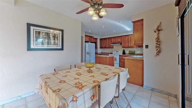 37 Afton Cres, House detached with 3 bedrooms, 4 bathrooms and 5 parking in Vaughan ON | Image 3