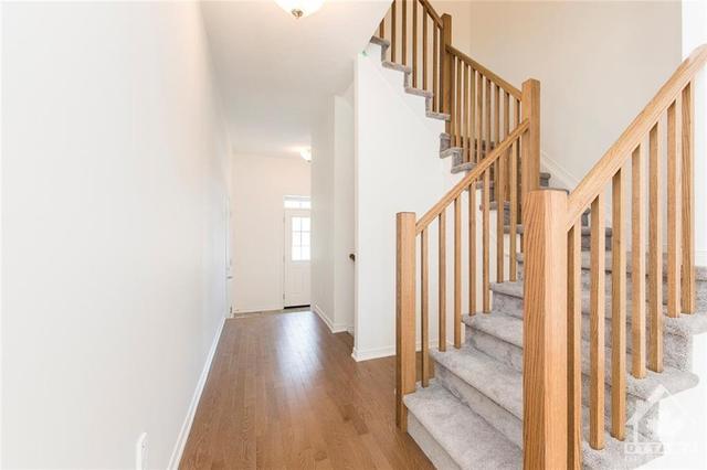519 Tulip Tree Way, Townhouse with 3 bedrooms, 3 bathrooms and 3 parking in Ottawa ON | Image 4