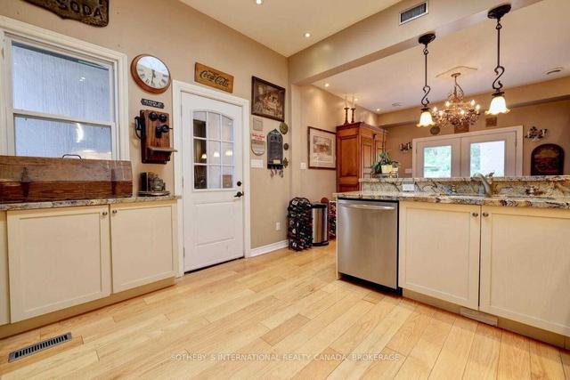 27 Pearl St, House detached with 4 bedrooms, 4 bathrooms and 10 parking in Mississauga ON | Image 3