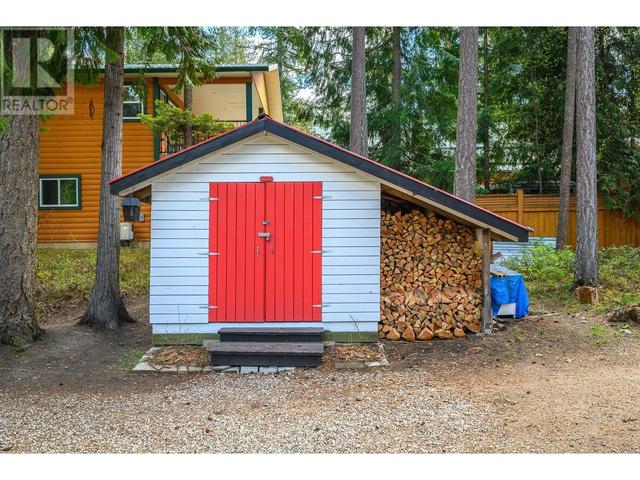 9039 Hummingbird Drive, House detached with 2 bedrooms, 2 bathrooms and 6 parking in Columbia Shuswap E BC | Image 39
