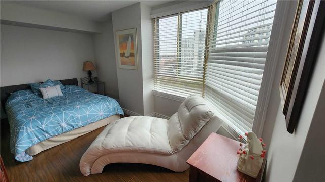 811 - 61 Markbrook Lane, Condo with 1 bedrooms, 2 bathrooms and 1 parking in Toronto ON | Image 2
