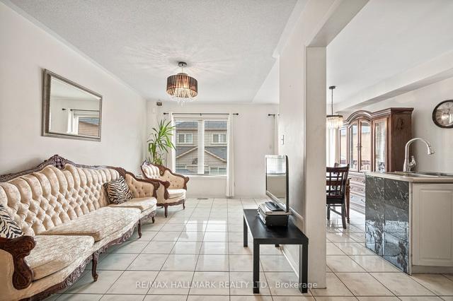 8 - 165 Fieldstone Dr, Townhouse with 3 bedrooms, 3 bathrooms and 2 parking in Vaughan ON | Image 4