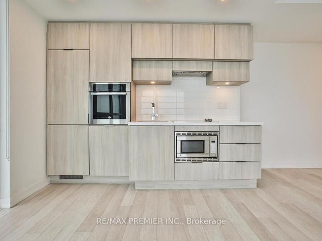 2909 - 39 Roehampton Ave, Condo with 3 bedrooms, 2 bathrooms and 1 parking in Toronto ON | Image 5