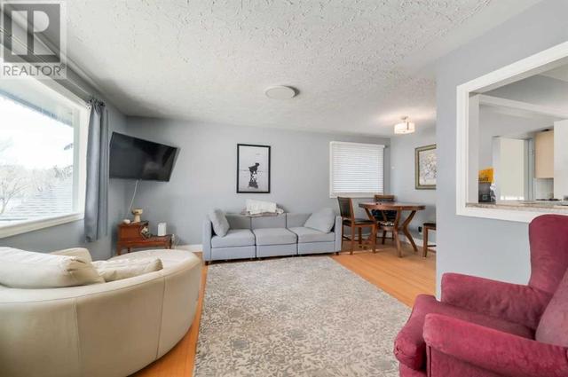 911 31 Ave Nw, House detached with 2 bedrooms, 2 bathrooms and 4 parking in Calgary AB | Image 3