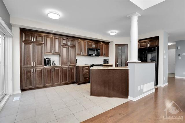 675 Percifor Way, Townhouse with 4 bedrooms, 3 bathrooms and 4 parking in Ottawa ON | Image 10