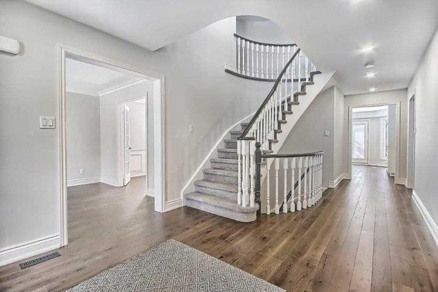 349 Kennedy St W, House detached with 4 bedrooms, 3 bathrooms and 2 parking in Aurora ON | Image 3