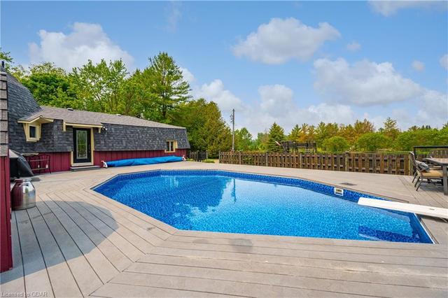 8261 Sideroad 30, House detached with 3 bedrooms, 2 bathrooms and 10 parking in Centre Wellington ON | Image 36