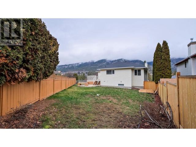2273 Shannon Ridge Dr, House detached with 4 bedrooms, 3 bathrooms and 2 parking in West Kelowna BC | Image 42