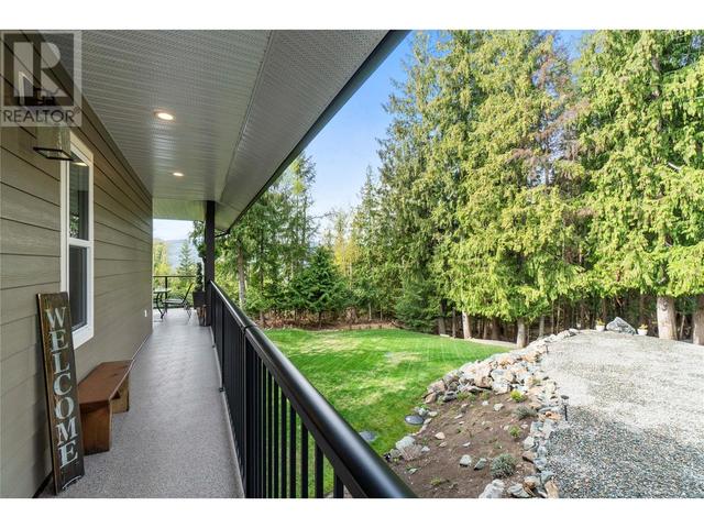 7430 Stampede Trail, House detached with 3 bedrooms, 2 bathrooms and 4 parking in Columbia Shuswap F BC | Image 12