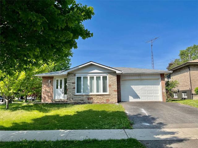 2 Chapais Cres, House detached with 4 bedrooms, 2 bathrooms and 3 parking in Toronto ON | Image 1