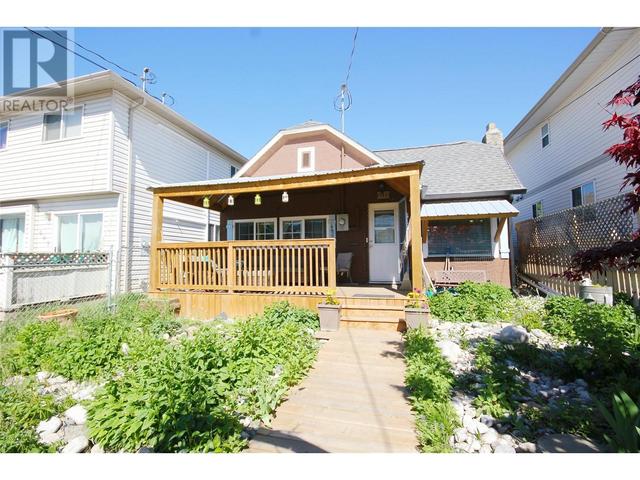 616 Burns St, House detached with 5 bedrooms, 2 bathrooms and null parking in Penticton BC | Image 1