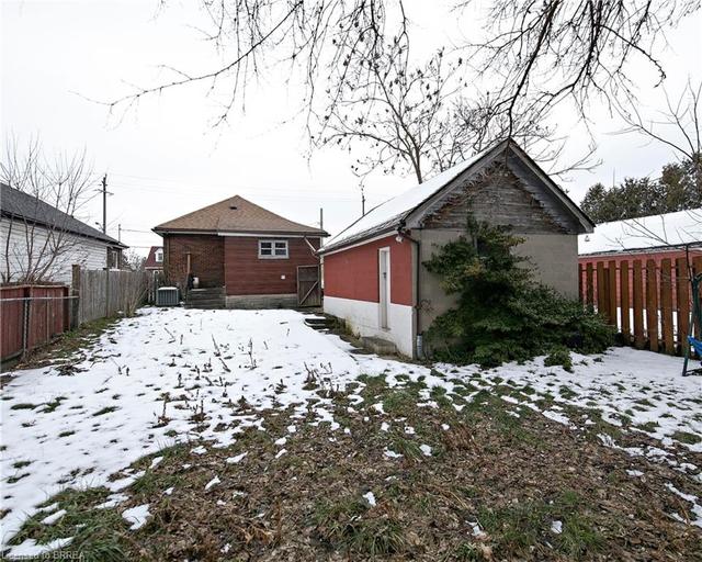 234 Clarence St, House detached with 3 bedrooms, 1 bathrooms and 4 parking in Brantford ON | Image 21