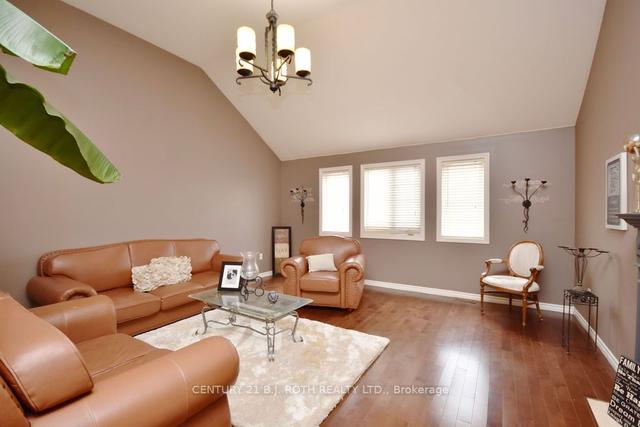 6 Joseph Cres, House detached with 3 bedrooms, 4 bathrooms and 8 parking in Barrie ON | Image 4