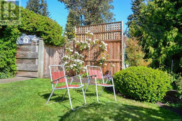 5049 Wesley Rd, House detached with 3 bedrooms, 1 bathrooms and 2 parking in Saanich BC | Image 15