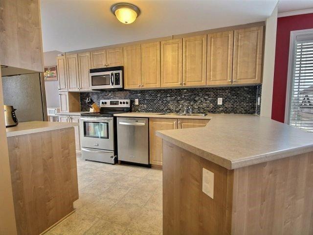 814 Lakeridge Dr, Townhouse with 2 bedrooms, 3 bathrooms and 2 parking in Ottawa ON | Image 7