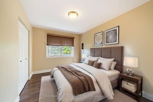 127 Weir Cres, House detached with 3 bedrooms, 3 bathrooms and 5 parking in Toronto ON | Image 17