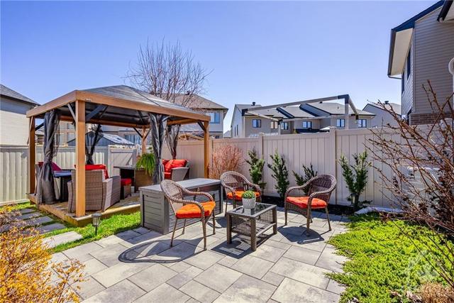 230 Southbridge St, Townhouse with 2 bedrooms, 3 bathrooms and 2 parking in Ottawa ON | Image 24