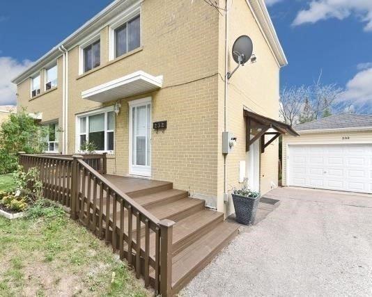 232 Beechy Dr, House semidetached with 3 bedrooms, 3 bathrooms and 8 parking in Richmond Hill ON | Image 2