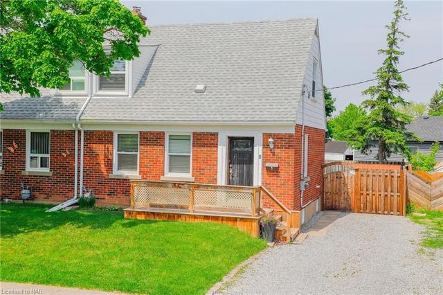 9 Beard Pl, House semidetached with 4 bedrooms, 2 bathrooms and 1 parking in St. Catharines ON | Image 1