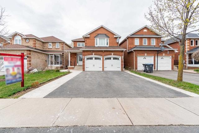 74 Ravenscliffe Crt, House detached with 4 bedrooms, 4 bathrooms and 6 parking in Brampton ON | Image 1