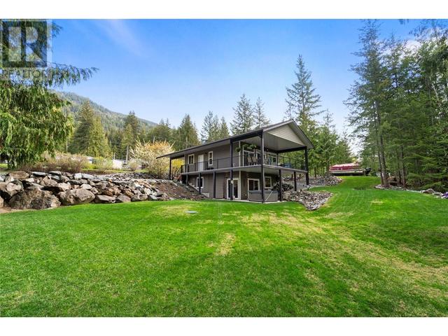 7430 Stampede Trail, House detached with 3 bedrooms, 2 bathrooms and 4 parking in Columbia Shuswap F BC | Image 9