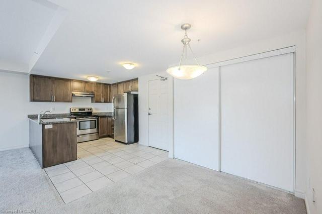 205 - 45 Kingsbury Square, House attached with 3 bedrooms, 2 bathrooms and 1 parking in Guelph ON | Image 7
