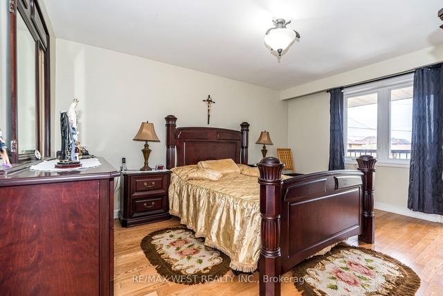579 Rustic Rd, House detached with 3 bedrooms, 2 bathrooms and 12 parking in Toronto ON | Image 14