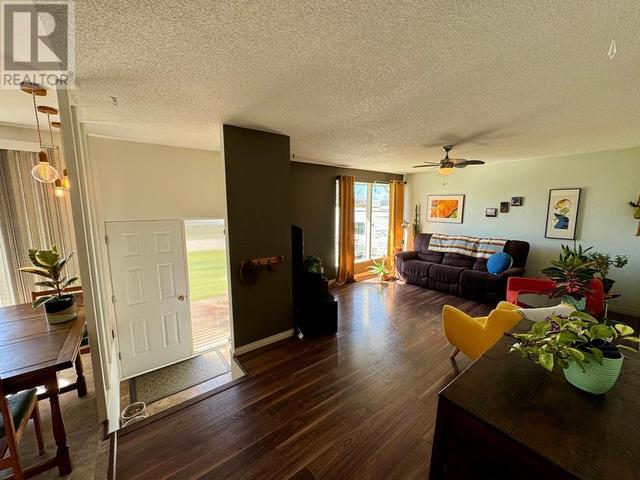 1912 90 Ave, House detached with 4 bedrooms, 2 bathrooms and null parking in Dawson Creek BC | Image 6