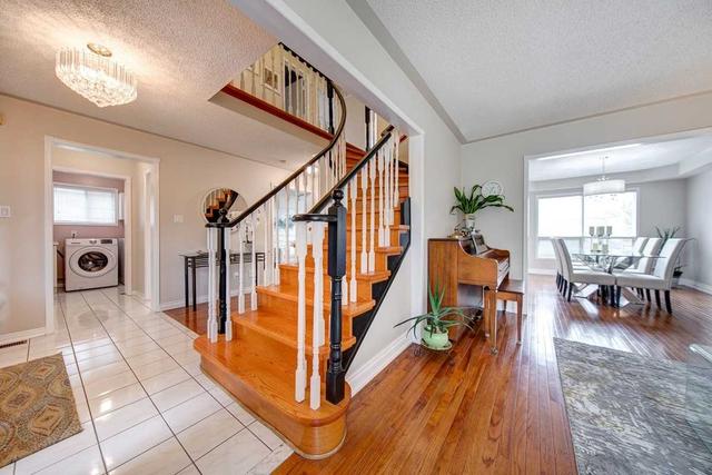 200 Covent Cres, House detached with 4 bedrooms, 4 bathrooms and 4 parking in Aurora ON | Image 34