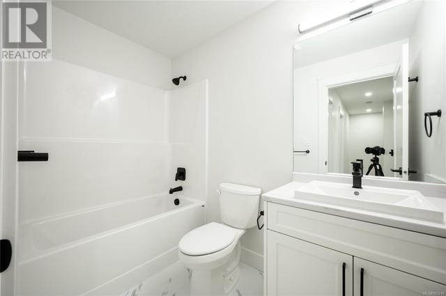 4 piece bathroom | Image 21