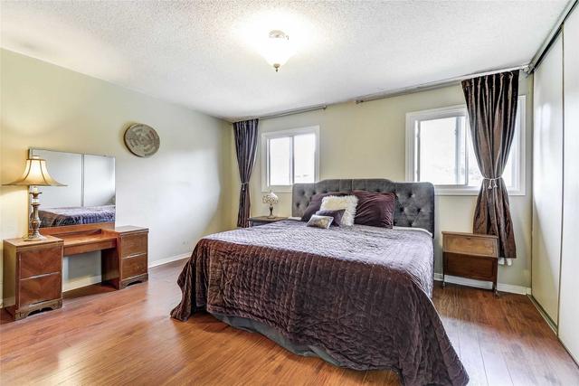 16 - 2004 Glenada Cres, Townhouse with 2 bedrooms, 3 bathrooms and 2 parking in Oakville ON | Image 8