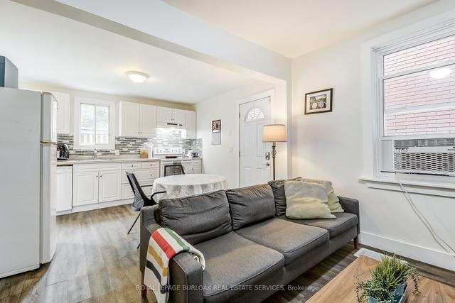 185 Simcoe St E, House semidetached with 3 bedrooms, 1 bathrooms and 0 parking in Hamilton ON | Image 2