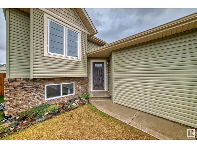 273 Carrington Dr, House detached with 6 bedrooms, 3 bathrooms and 4 parking in Red Deer AB | Image 4