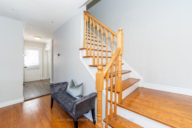29 Town House Cres N, Townhouse with 3 bedrooms, 2 bathrooms and 1 parking in Brampton ON | Image 11