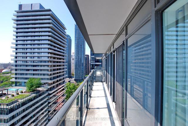 2113 - 955 Bay St, Condo with 3 bedrooms, 2 bathrooms and 1 parking in Toronto ON | Image 7