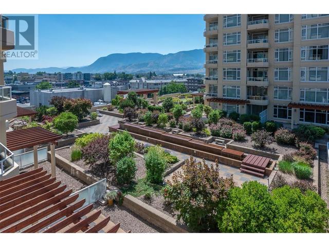 415 - 100 Lakeshore Dr, Condo with 2 bedrooms, 2 bathrooms and 1 parking in Penticton BC | Image 4