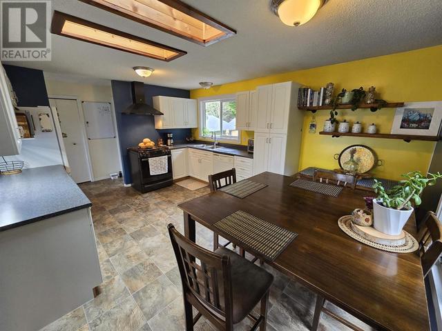 3666 Hawthorne Ave, House detached with 4 bedrooms, 2 bathrooms and null parking in Kitimat Stikine E BC | Image 11