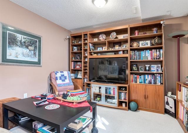 113 Royal Oak Gardens Nw, Home with 3 bedrooms, 1 bathrooms and 2 parking in Calgary AB | Image 21