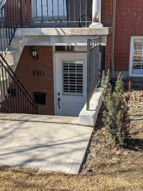 190 Wiltshire Ave, Townhouse with 2 bedrooms, 1 bathrooms and 1 parking in Toronto ON | Image 4