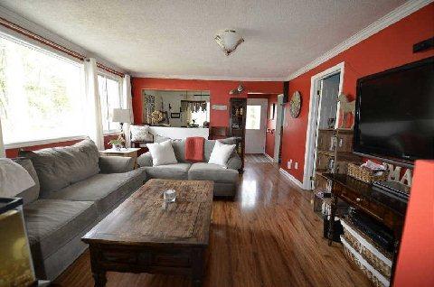 855 10th Line, House detached with 2 bedrooms, 1 bathrooms and 8 parking in Innisfil ON | Image 5