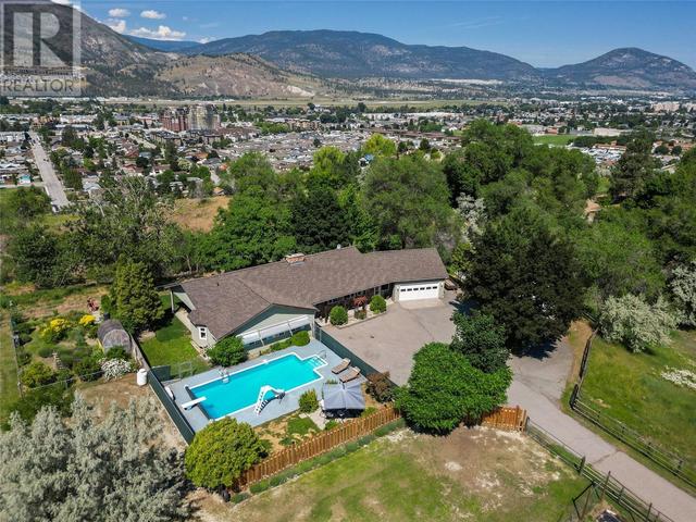3575 Valleyview Rd, House detached with 4 bedrooms, 0 bathrooms and 9 parking in Penticton BC | Image 3