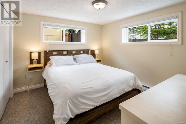 1870 Kings Rd, House detached with 4 bedrooms, 3 bathrooms and 4 parking in Saanich BC | Image 23