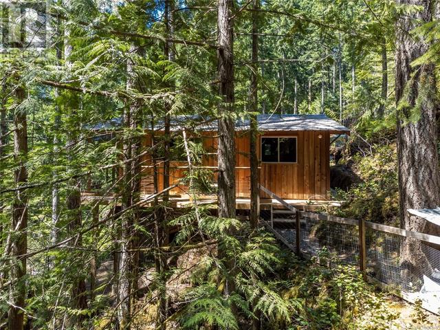 42 Baikie Dr, House detached with 2 bedrooms, 1 bathrooms and 2 parking in Strathcona D (Oyster Bay   Buttle Lake) BC | Image 26