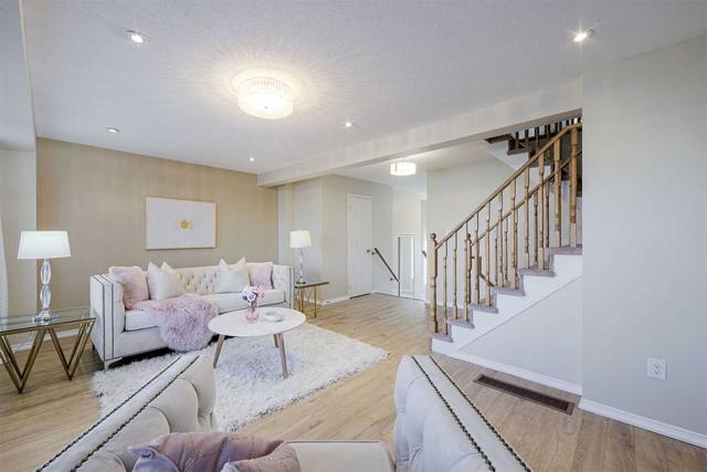 517 Rossland Rd E, House semidetached with 4 bedrooms, 4 bathrooms and 2 parking in Ajax ON | Image 4