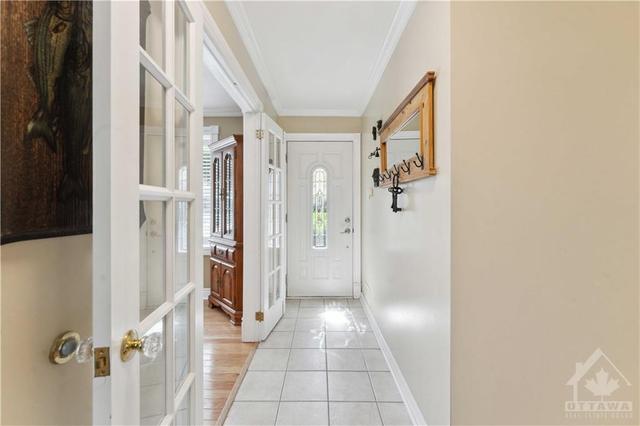 59 Higgins Rd, House detached with 3 bedrooms, 2 bathrooms and 4 parking in Ottawa ON | Image 4