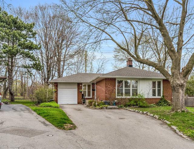 17 Mossford Crt, House detached with 2 bedrooms, 2 bathrooms and 5 parking in Toronto ON | Image 1