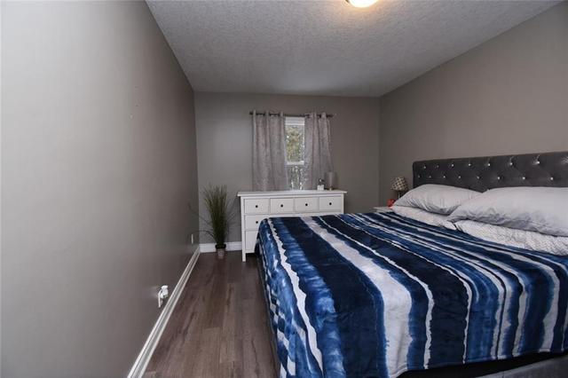 6 Vimy St, House detached with 4 bedrooms, 1 bathrooms and 4 parking in Cambridge ON | Image 20