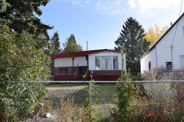 306 2 Ave, House detached with 3 bedrooms, 1 bathrooms and 6 parking in Kneehill County AB | Image 2