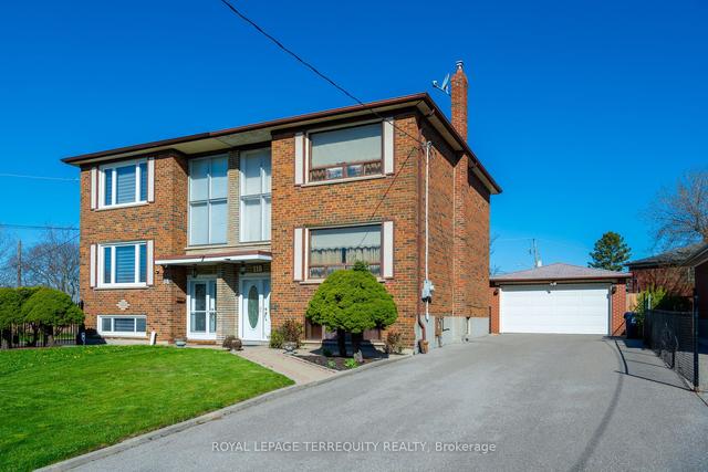 118 Giltspur Dr, House semidetached with 3 bedrooms, 2 bathrooms and 8 parking in Toronto ON | Image 1